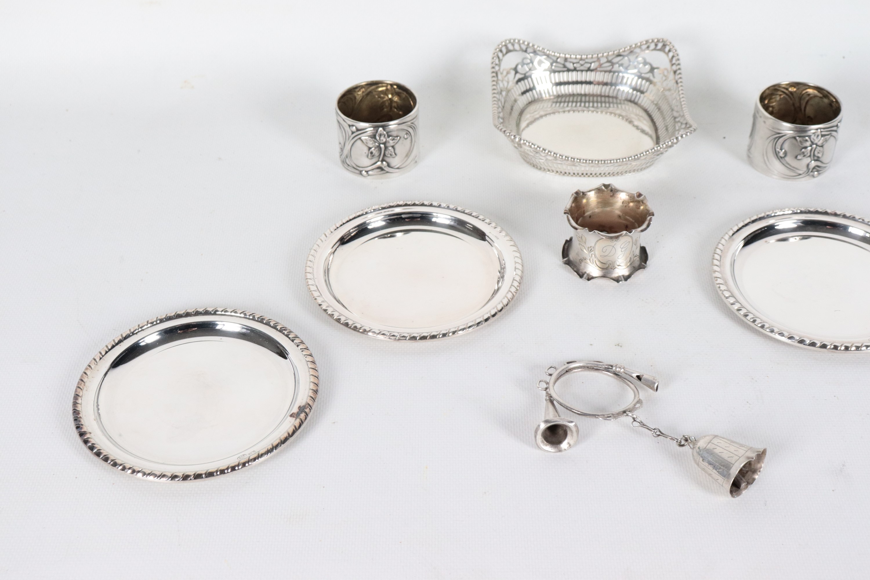 Lotto in argento cesellato e sbalzato (9 pz.), gr. 450