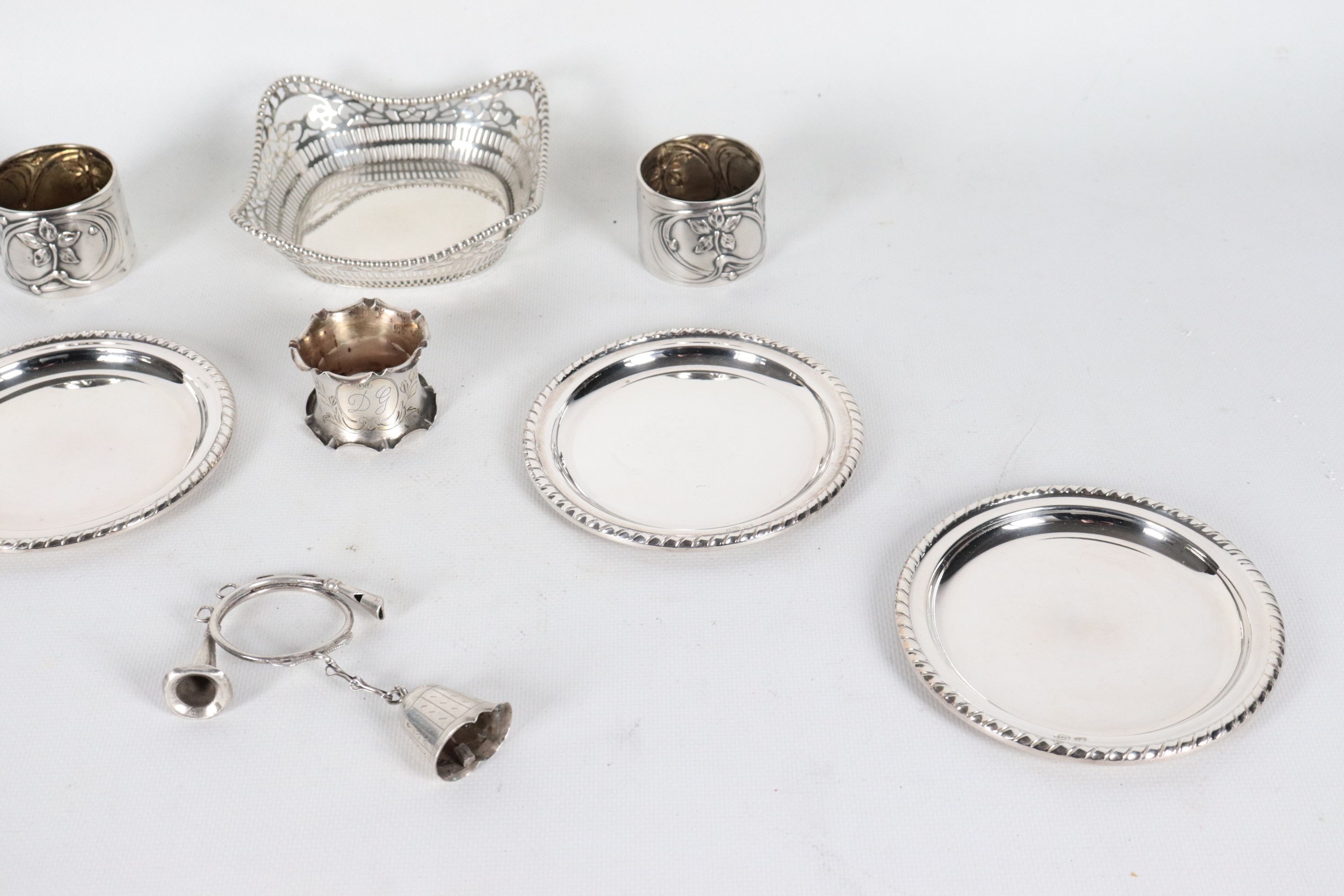 Lotto in argento cesellato e sbalzato (9 pz.), gr. 450