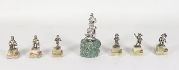 Lotto di sette piccole statuine in argento con basi in marmo raff.ti "Pagliaccio" e "Caricature di mestieri"