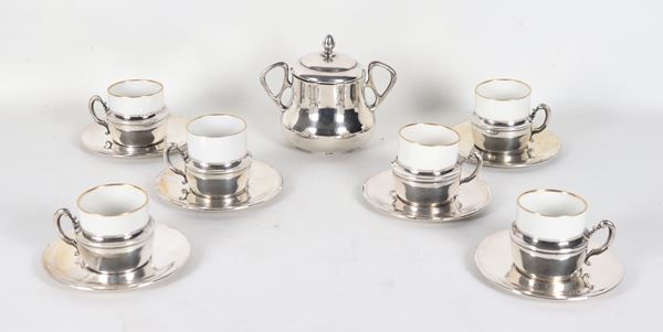 Set da caffè in argento di sei tazzine con piattini e una piccola zuccheriera, peso netto dell'argento gr. 500 