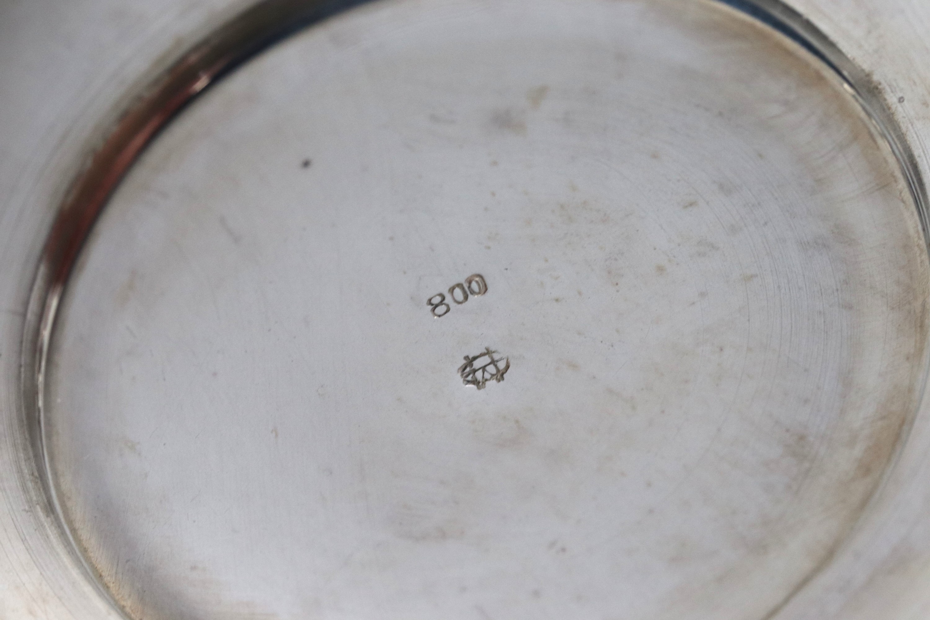 Set da caffè in argento di sei tazzine con piattini e una piccola zuccheriera, peso netto dell'ar...