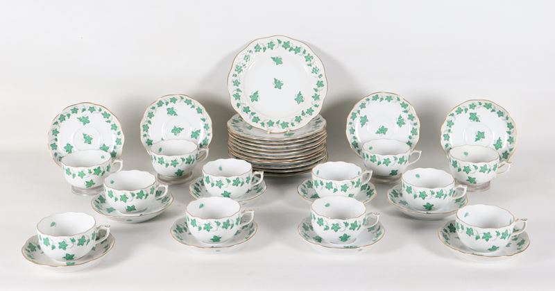 Servizio da té in porcellana Herend, con decorazioni a foglie verdi e bordi in oro zecchino (24 p...