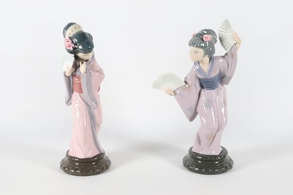 "Geishe", coppia di statuine in porcellana spagnola smaltata e policroma