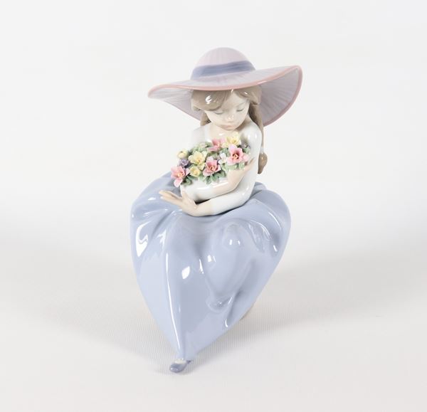 "Ragazza con mazzo di fiori", statuina in porcellana spagnola smaltata e policroma