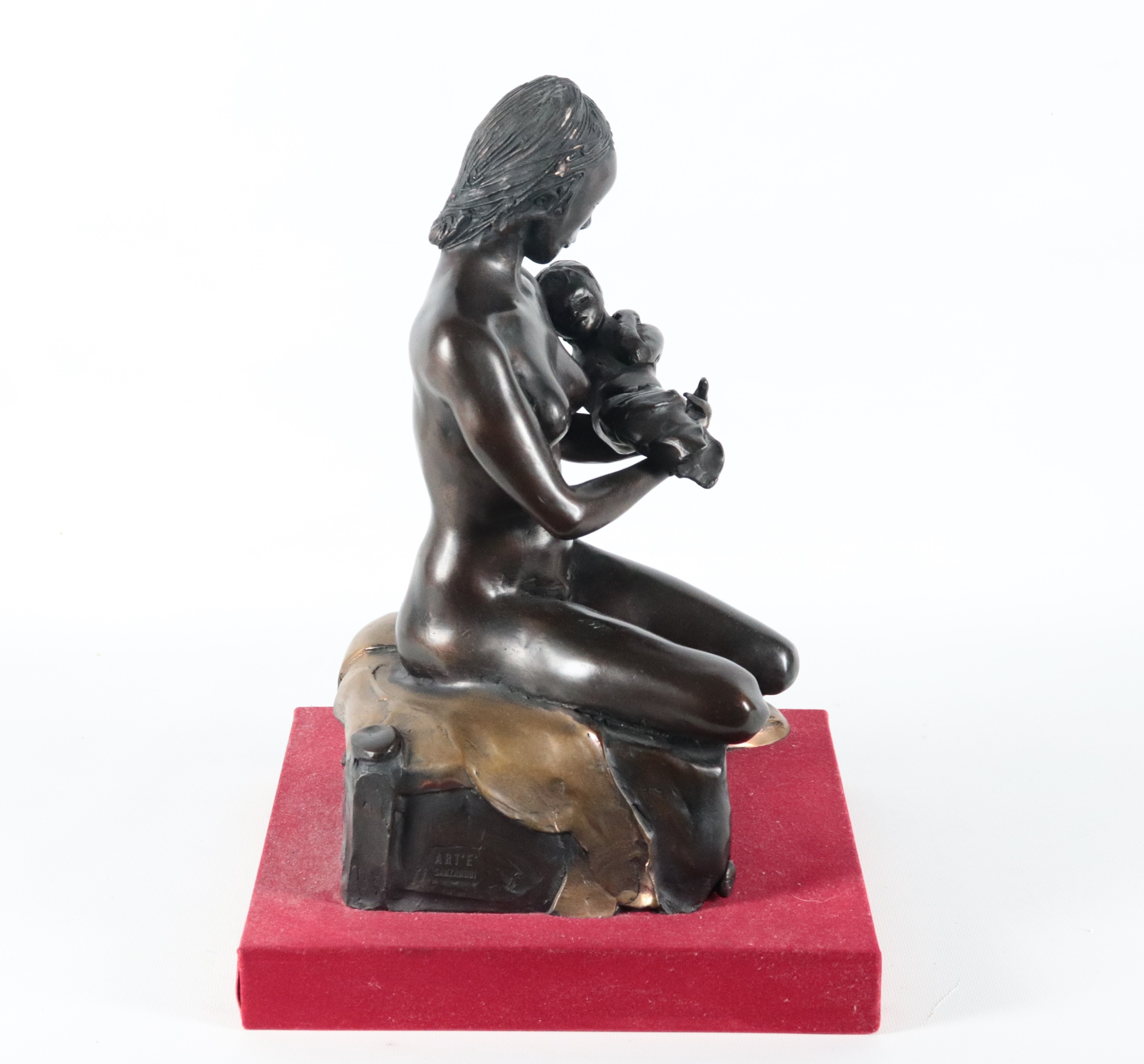 Firmata. "Per Amore", scultura in bronzo multiplo 369/450