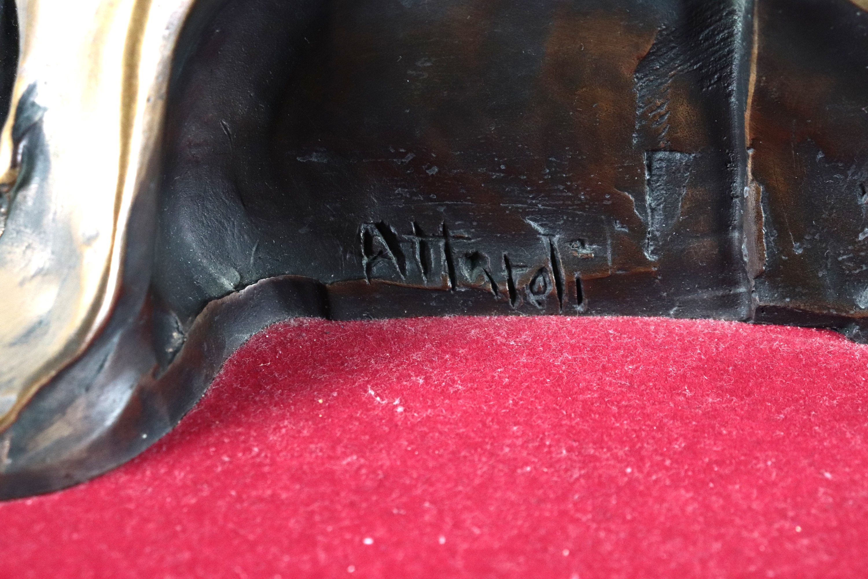 Firmata. "Per Amore", scultura in bronzo multiplo 369/450