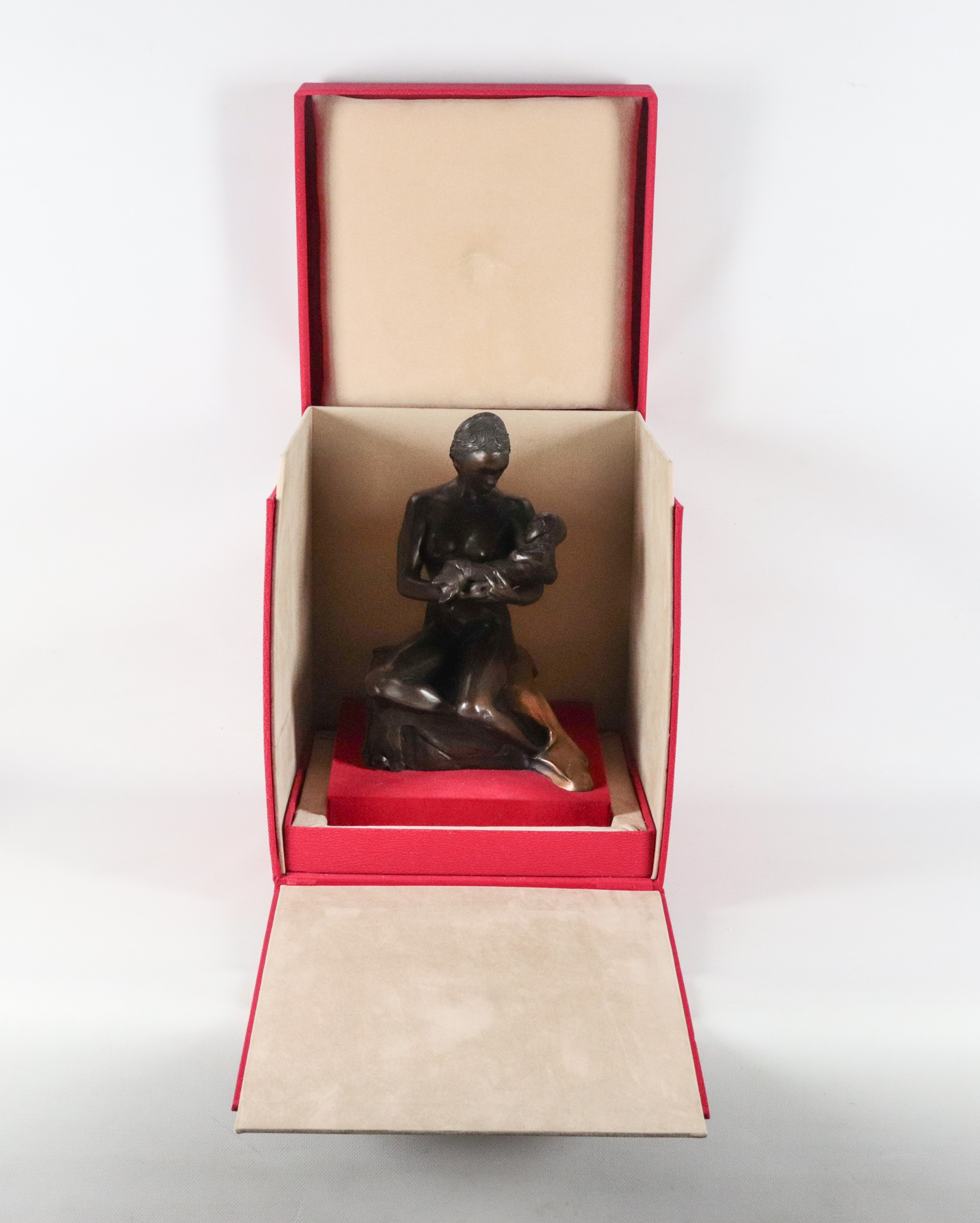 Firmata. "Per Amore", scultura in bronzo multiplo 369/450