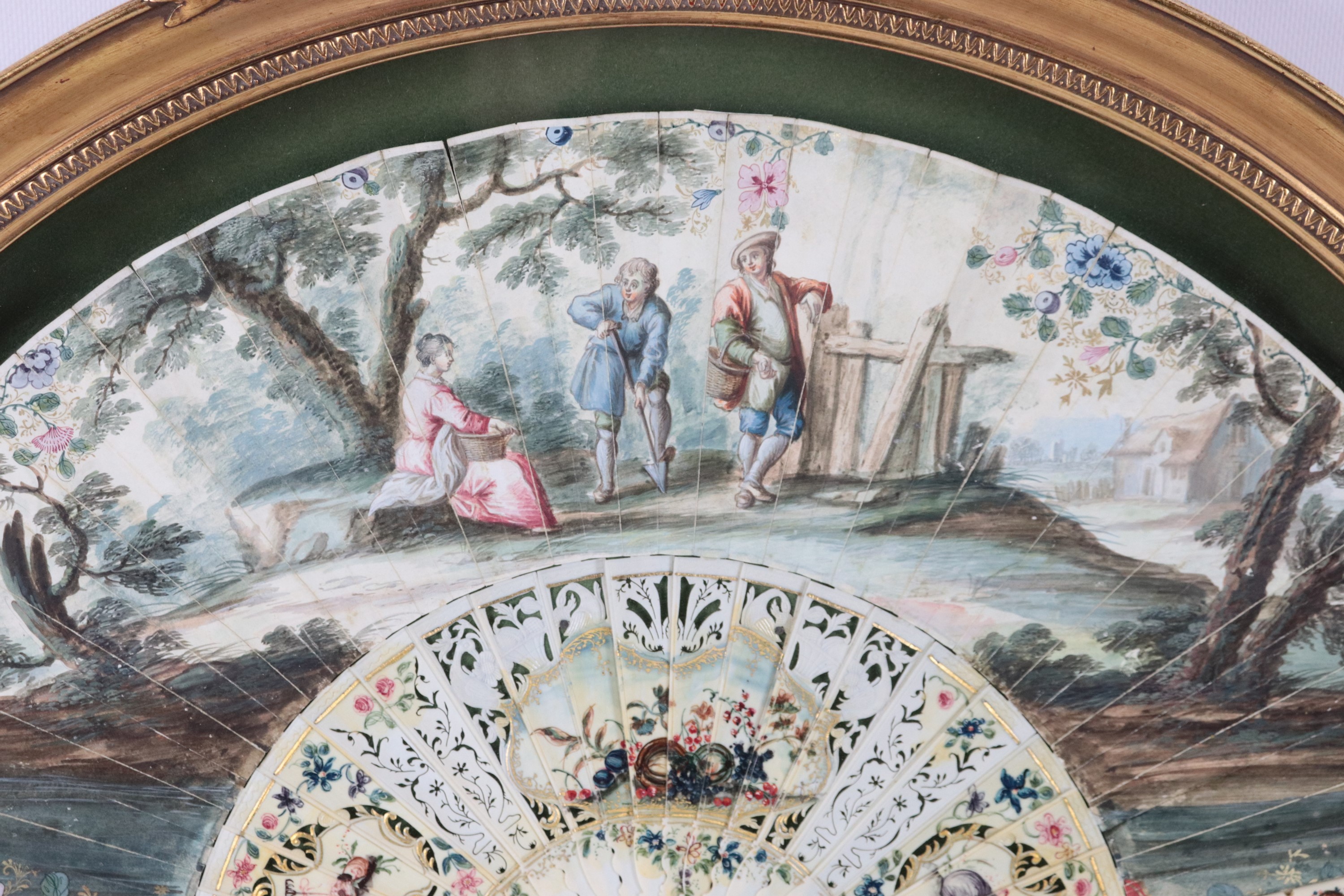 Antico ventaglio dipinto con scena contadina