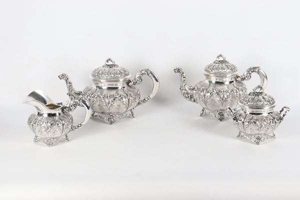 Servizio da tè in argento titolo 925, riccamente cesellato e sbalzato a motivi Luigi XV (4 pz.), gr. 2855