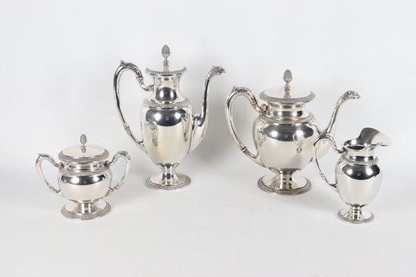 Antico servizio da tè e caffè in argento cesellato e sbalzato a motivi Impero (4 pz.), gr. 1770