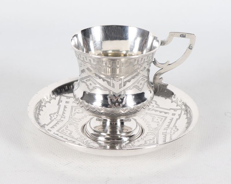 Antica tazzina con piattino, in argento cesellato e sbalzato a motivi di intrecci geometrici, gr....