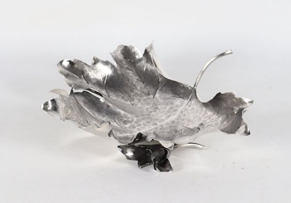 Foglia in argento titolo 925 cesellato e sbalzato, gr. 335