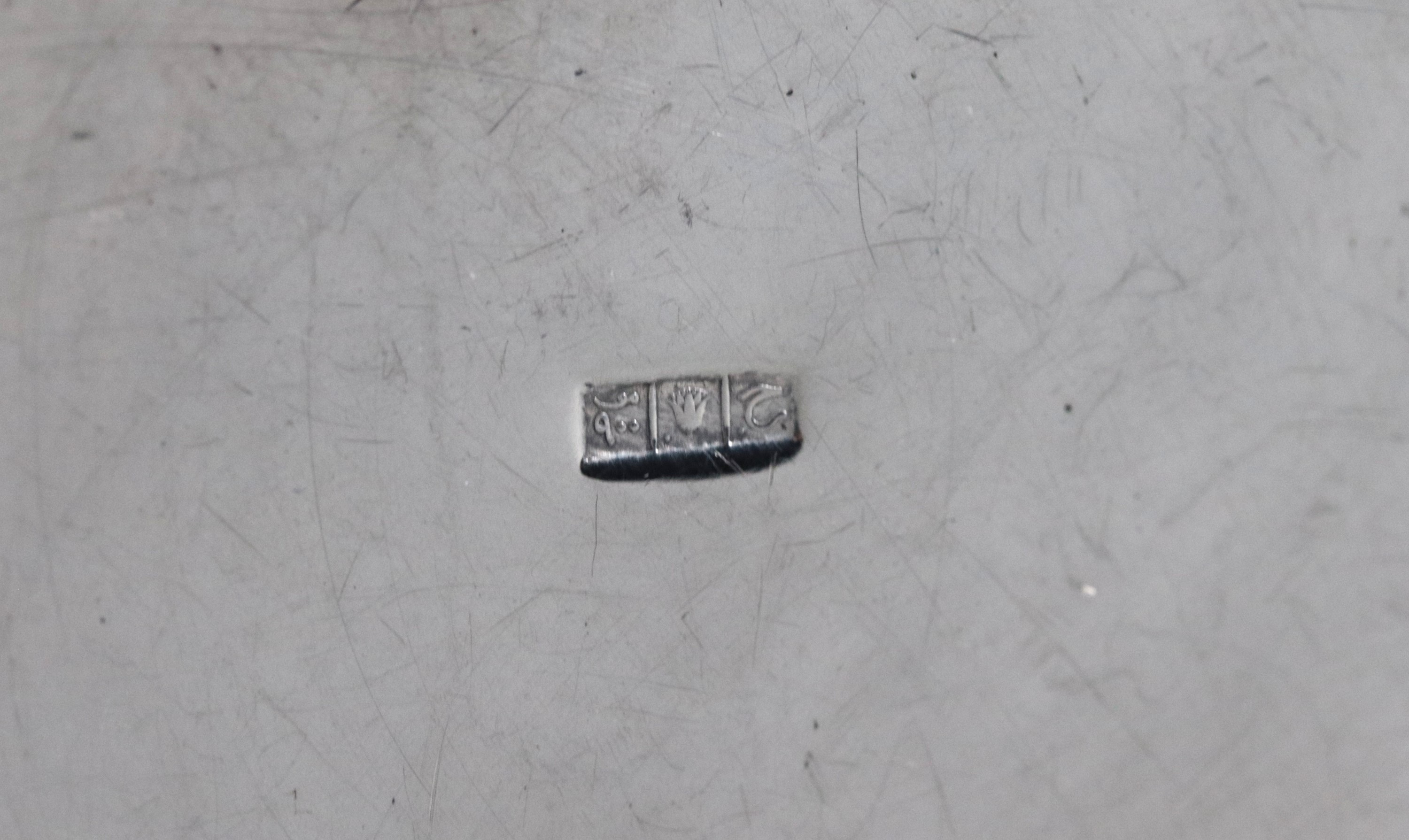 Lotto di due piccole scatole in argento arabo cesellato e sbalzato, gr. 285