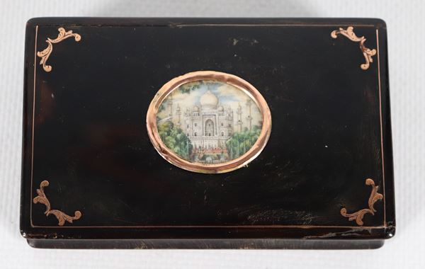 Tabacchiera orientale, sul coperchio miniatura dipinta raff.te "Taj Mahal"