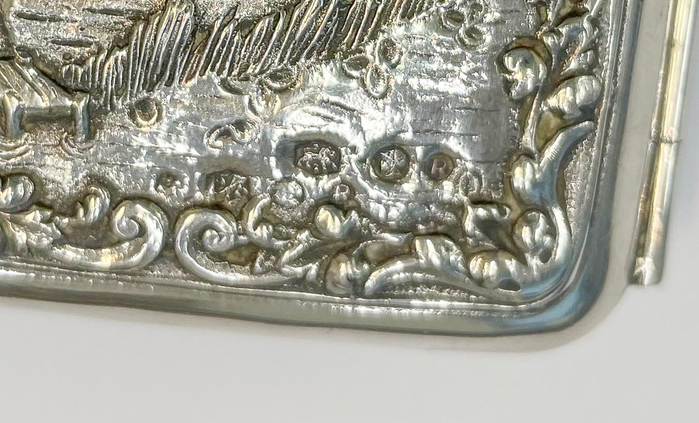 Lotto di quattro antiche tabacchiere in argento cesellato, sbalzato e niellato: una russa con Bol...