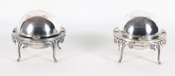 Coppia di portaburro inglesi in sheffield cesellato, all'interno vaschette in cristallo