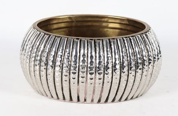 Centrotavola orientale in metallo argentato e ottone