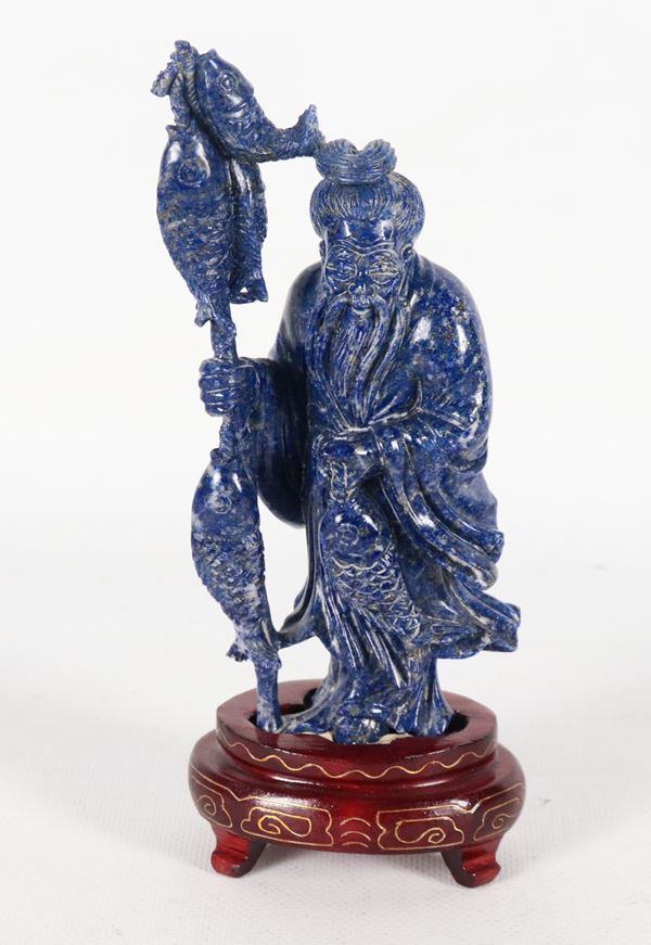 "Pescatore", statuina cinese in lapislazzuli con basetta in teak