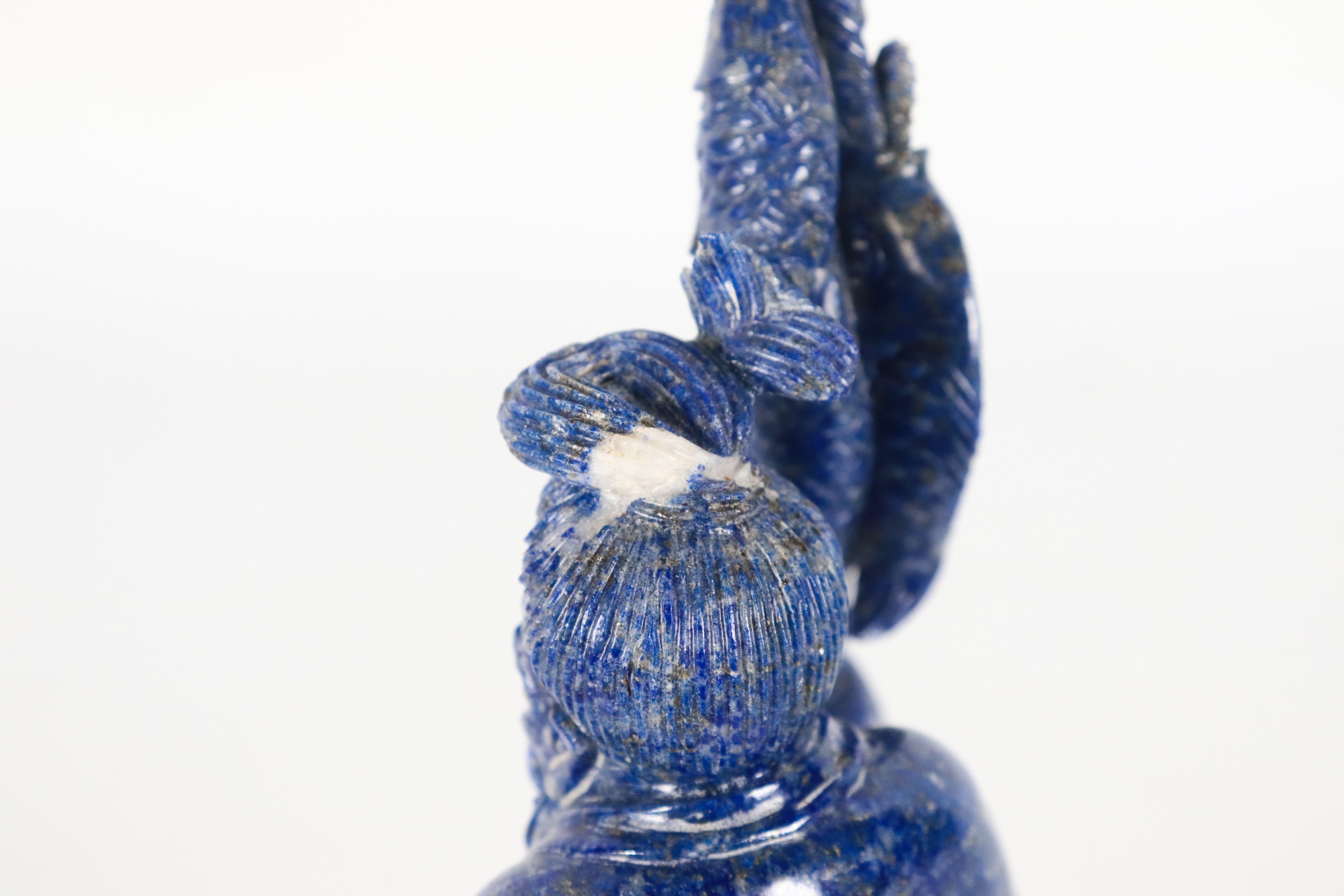 "Pescatore", statuina cinese in lapislazzuli con basetta in teak