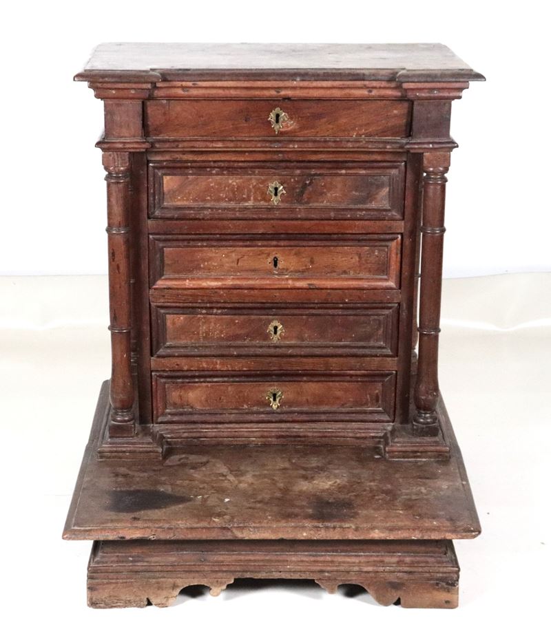 Antico inginocchino romano Luigi XIV in noce