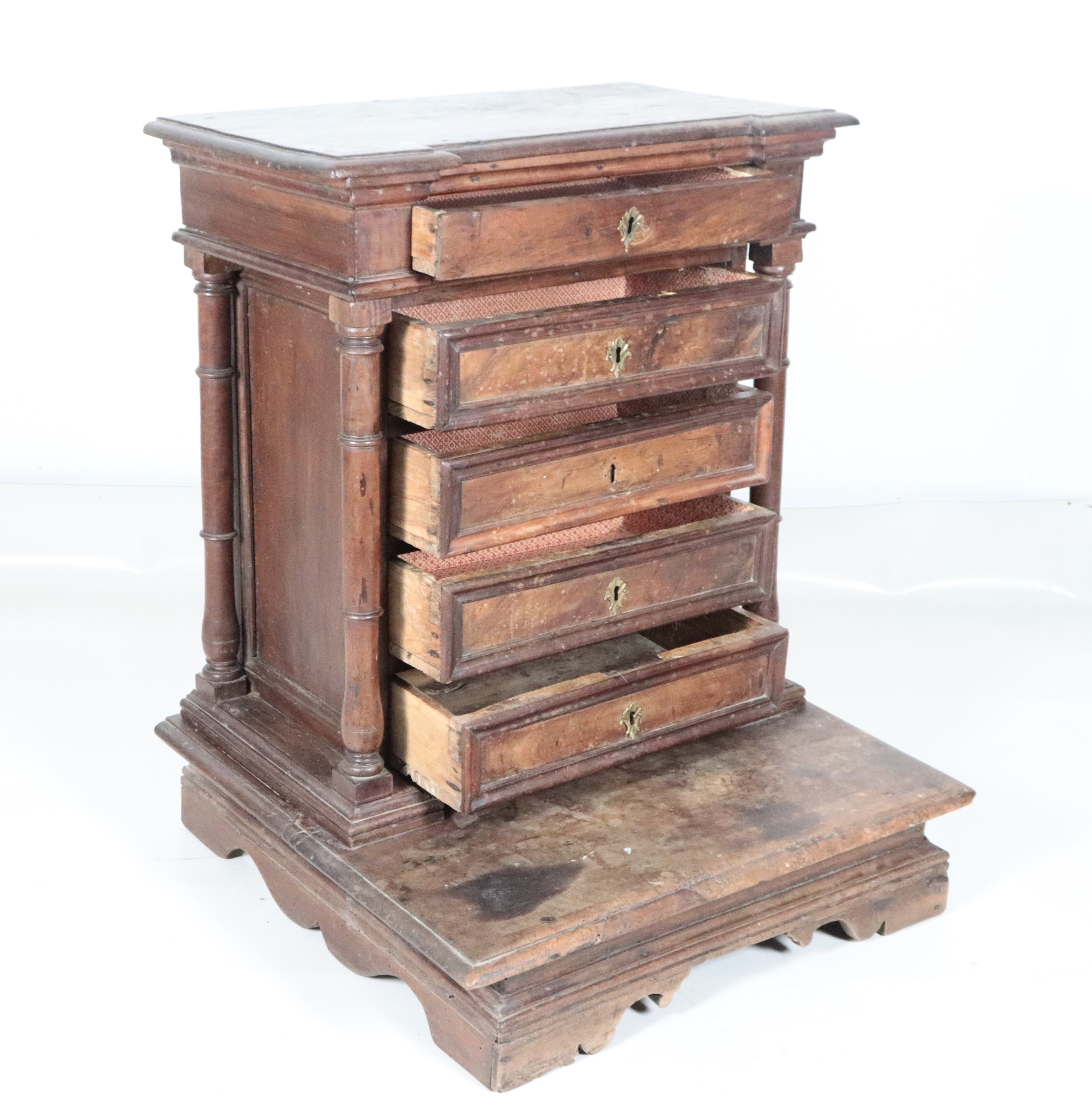 Antico inginocchino romano Luigi XIV in noce