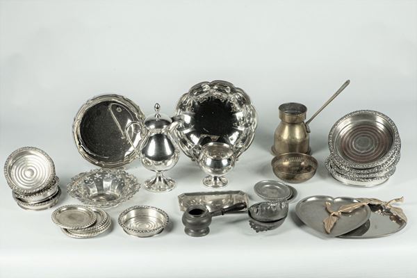Lot in silver metal  - Auction Antique paintings, furniture, furnishings and art objects. - Gelardini Aste Casa d'Aste Roma