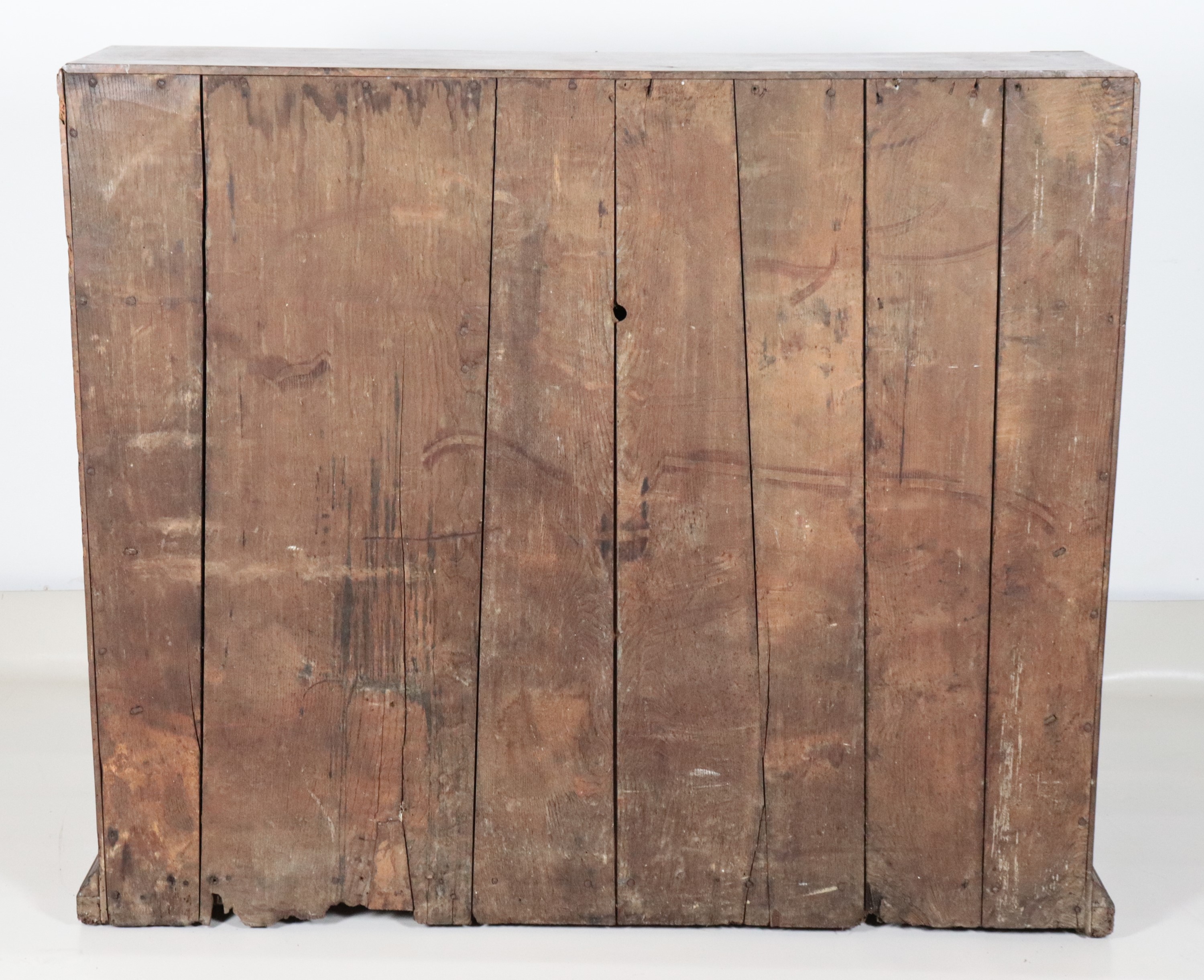 Antica ribalta napoletana Luigi XV in noce, con intarsi in bosso, ulivo e acero a motivi geometri...