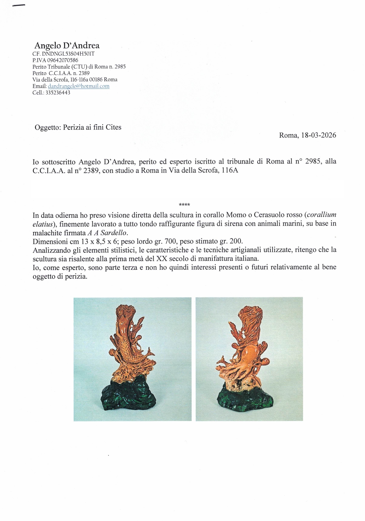 Scultura in corallo Momo o Cerasuolo rosso 'Figura di sirena con animali marini' su base in malac...