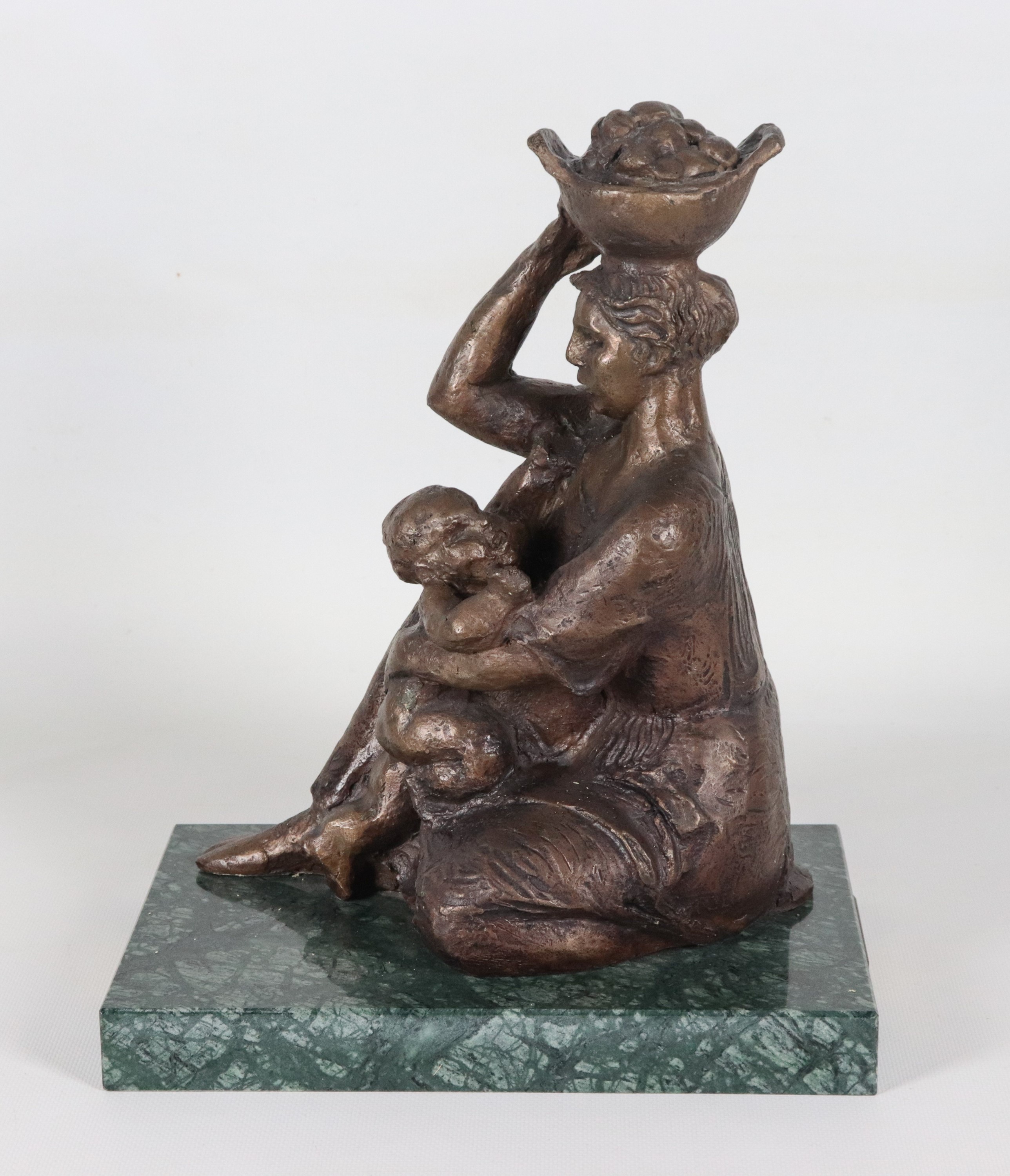 Att.to. "Venditrice di frutta con figlioletto", scultura in bronzo sorretta da base in marmo verd...