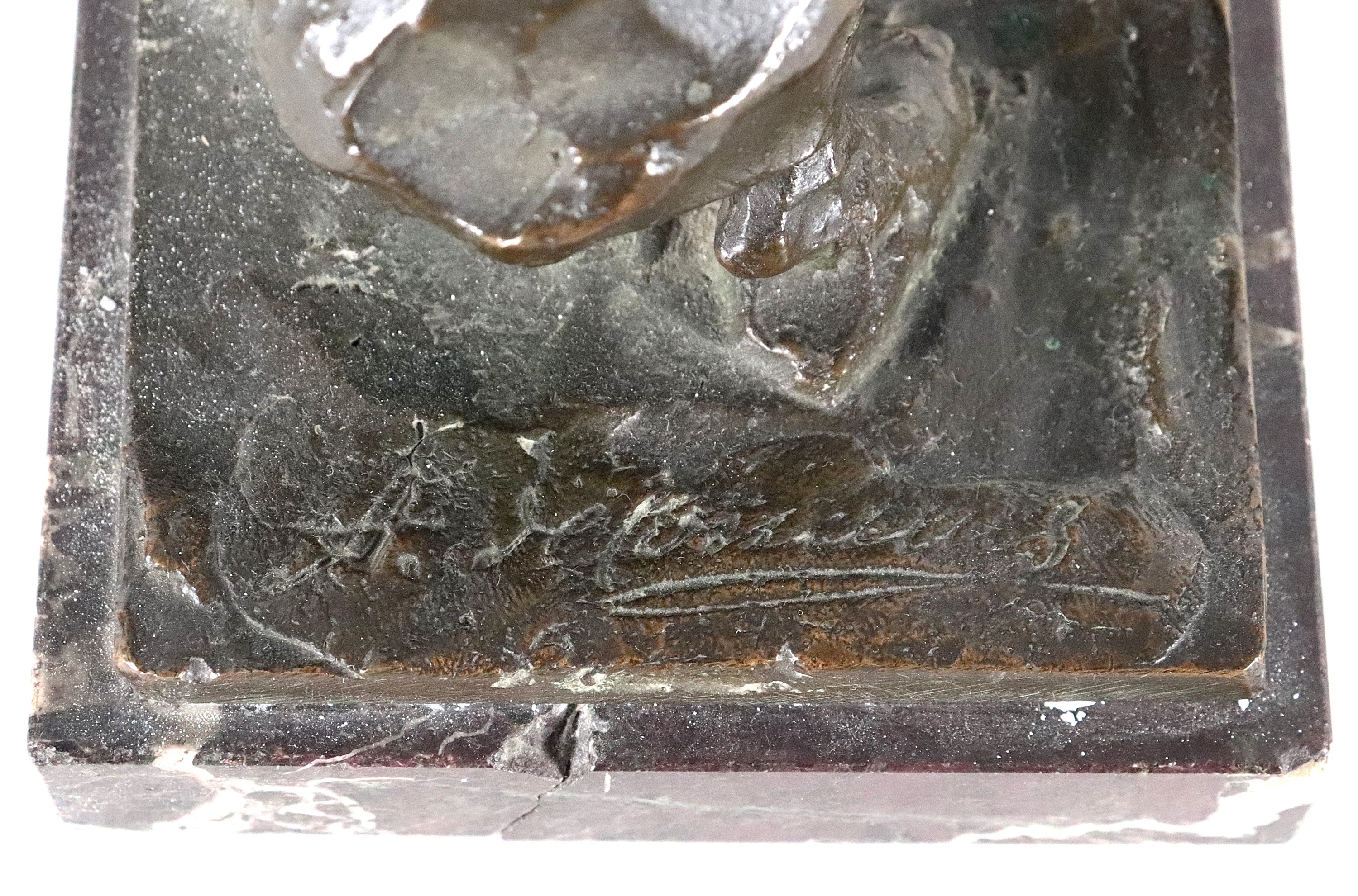 "Lavandaia", scultura in bronzo patinato sorretta da base in marmo difettato
