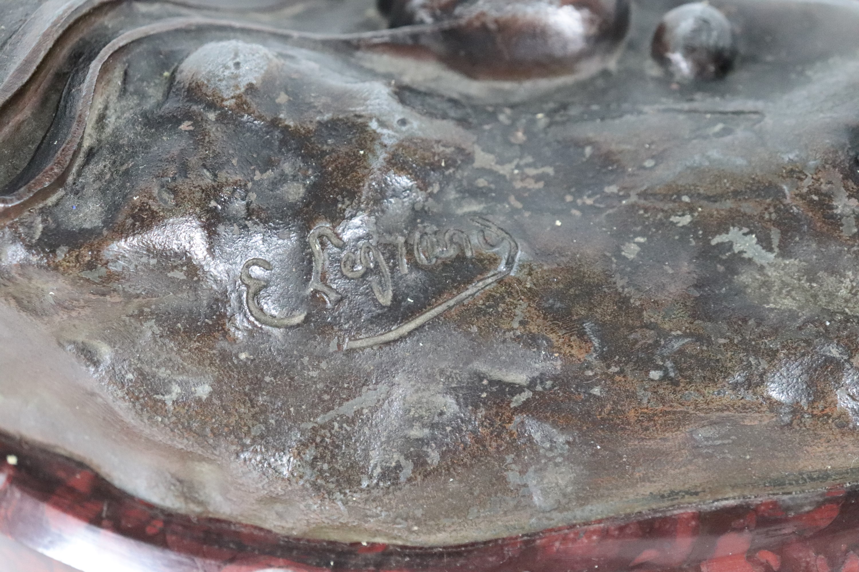 Firmata. "Davide che lancia la pietra a Golia", antica scultura francese in bronzo patinato, sorr...