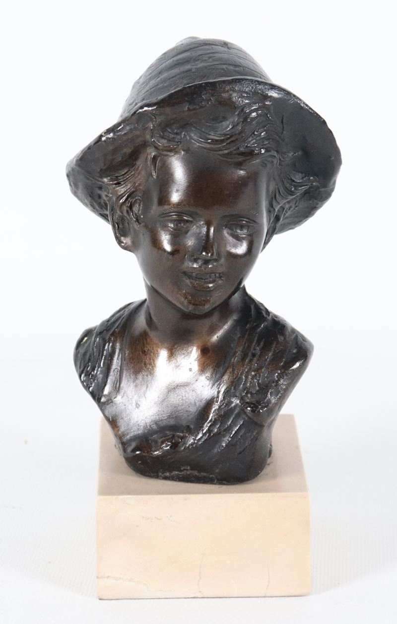 Firmato. "Pescatorello", piccolo busto in bronzo sorretto da base quadrata in marmo