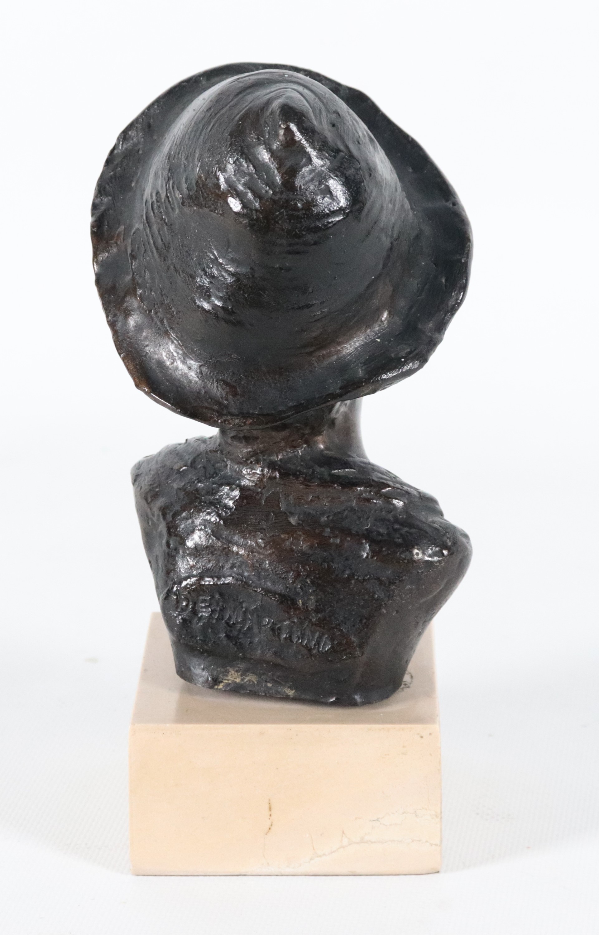 Firmato. "Pescatorello", piccolo busto in bronzo sorretto da base quadrata in marmo