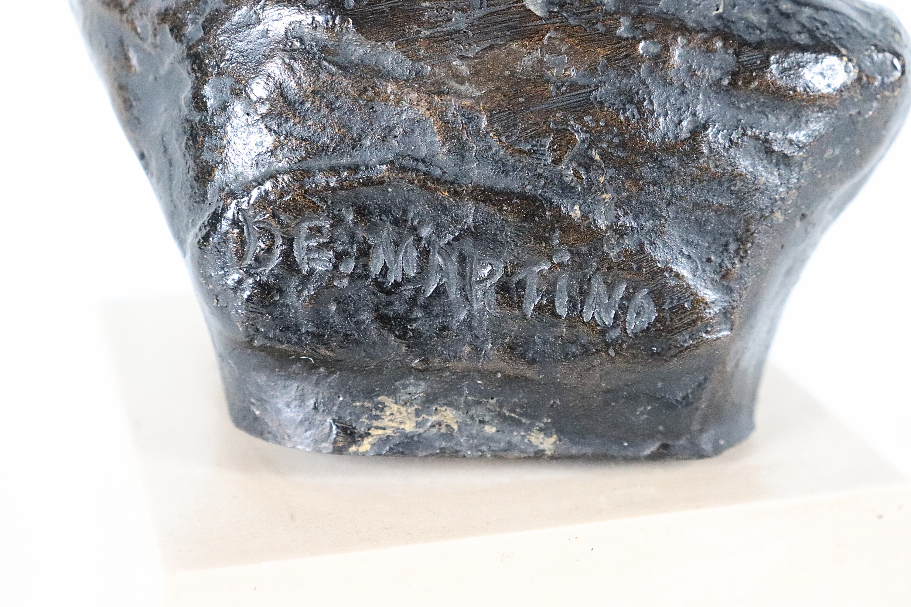 Firmato. "Pescatorello", piccolo busto in bronzo sorretto da base quadrata in marmo