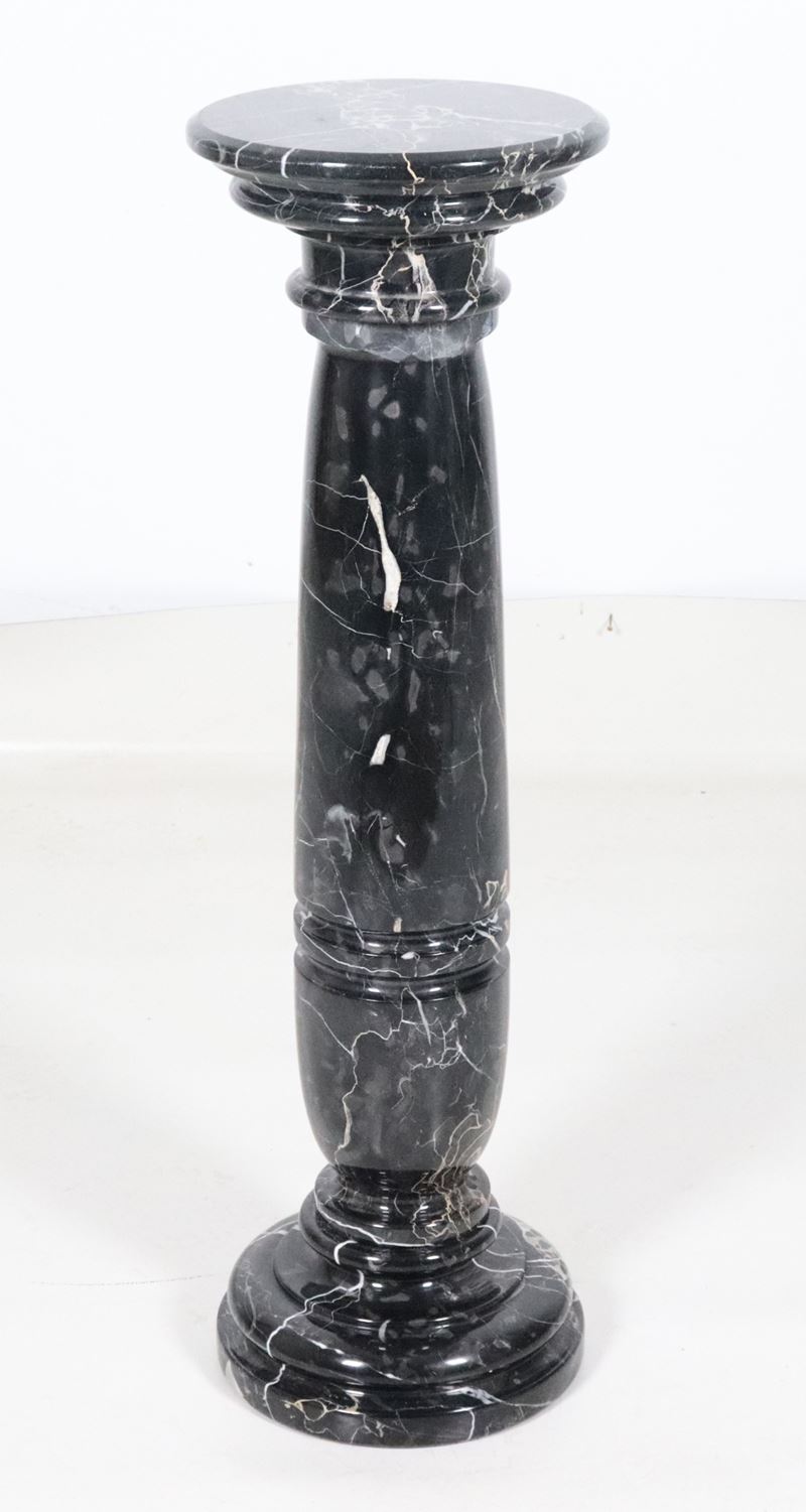 Piccola colonna in marmo Portoro