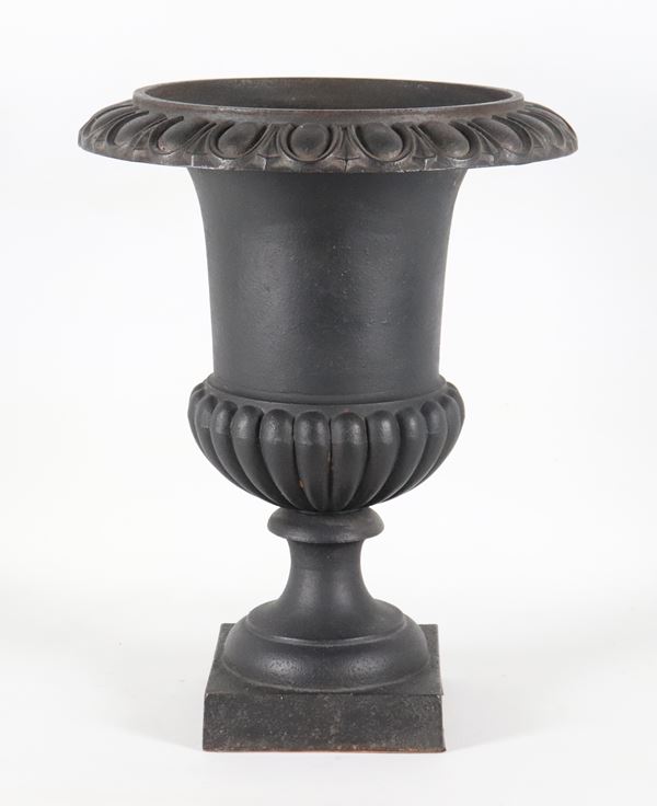Antico vaso mediceo in ghisa