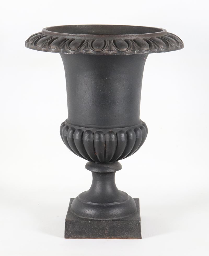 Antico vaso mediceo in ghisa