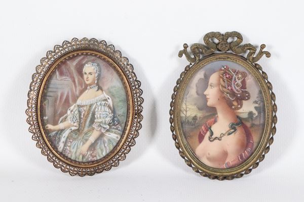 "Ritratti di nobildonne", lotto di due piccole miniature ovali dipinte