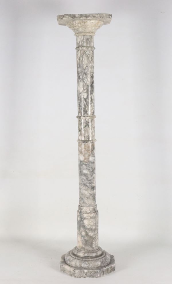 Colonna Liberty in marmo grigio venato