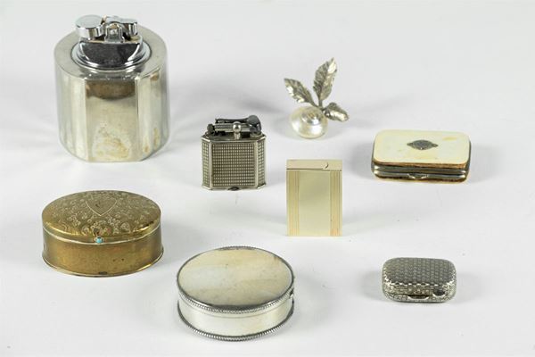 Lot in silver metal