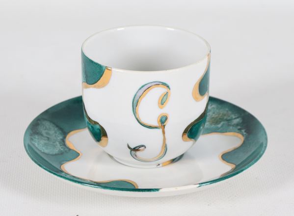 Tazza con piatto in porcellana tedesca di Bavaria, con decorazioni in verde e oro e monogramma