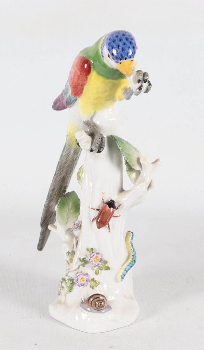 "Pappagallo", piccola scultura in porcellana tedesca Meissen policromata e smaltata