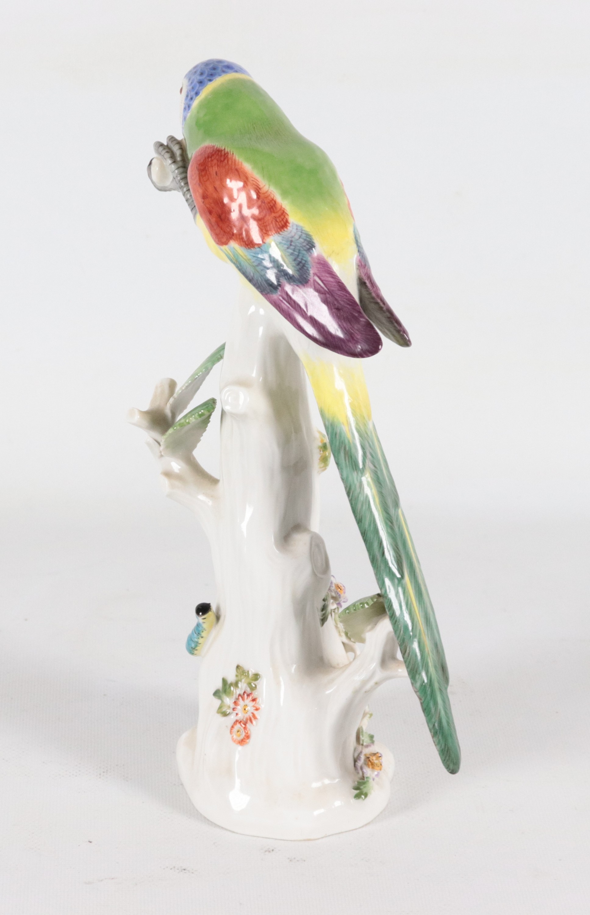 "Pappagallo", piccola scultura in porcellana tedesca Meissen policromata e smaltata