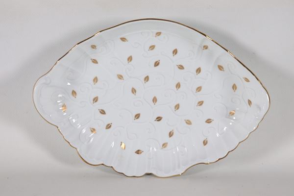 Centrotavola ovale in porcellana bianca Richard Ginori, con decorazione a foglie dorate