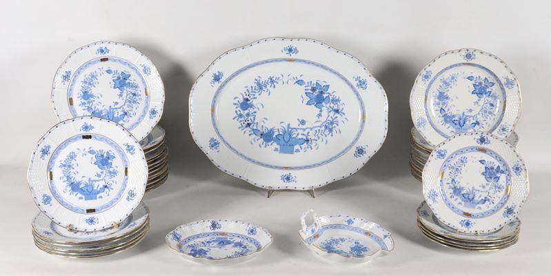 Servizio di piatti in porcellana Herend decoro Happonyi in azzurro su fondo bianco e bordi in oro...
