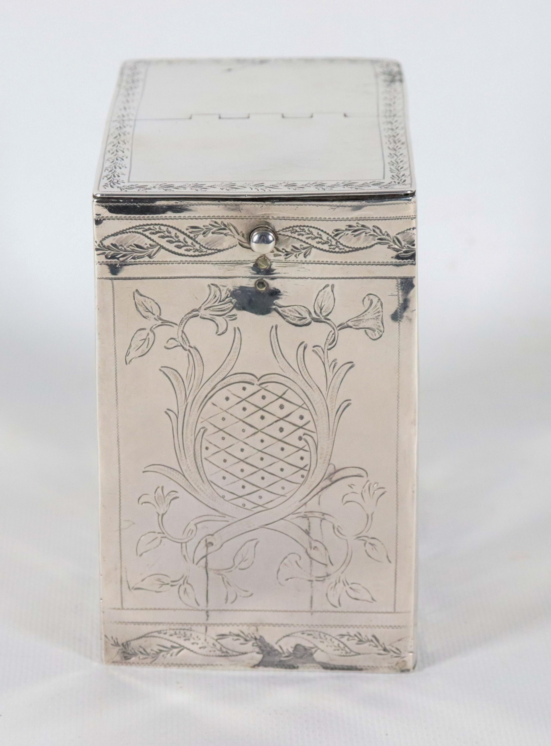 Scatola porta tè Epoca Giorgio III in argento cesellato e sbalzato, gr. 370