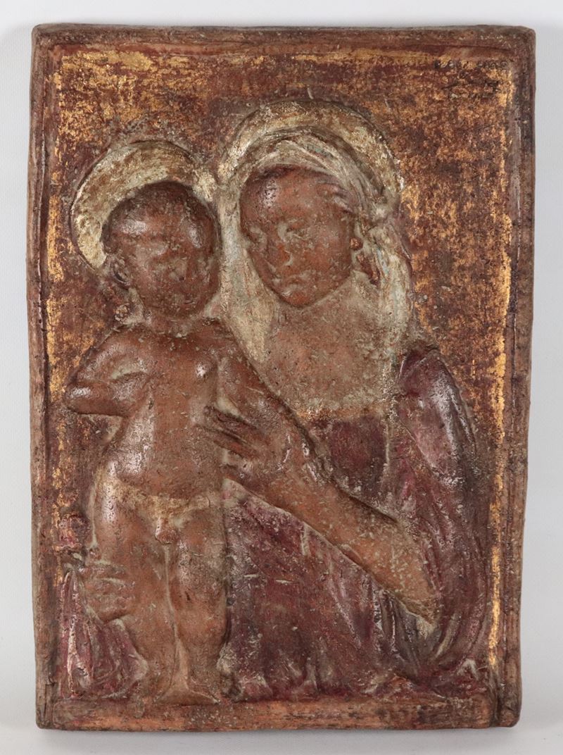 "Madonna con Bambino", antico altorilievo in terracotta policroma