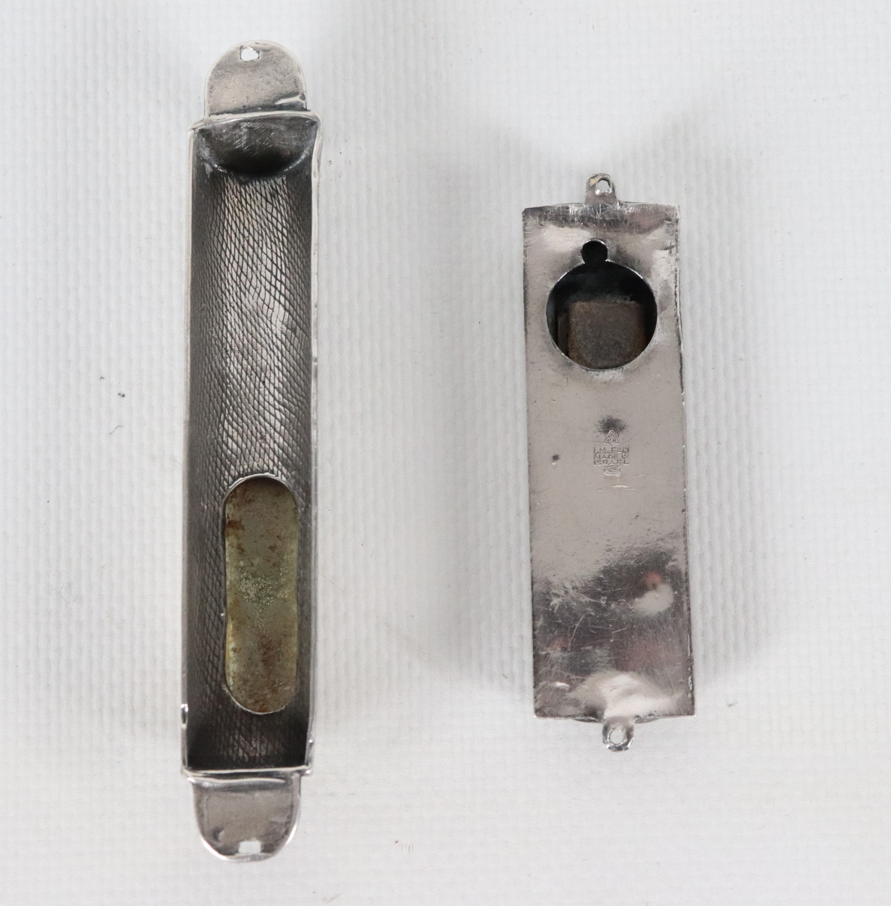 "Mezuzot", contenitori per pergamena con versetti della Torah in argento titolo 925, gr. 40