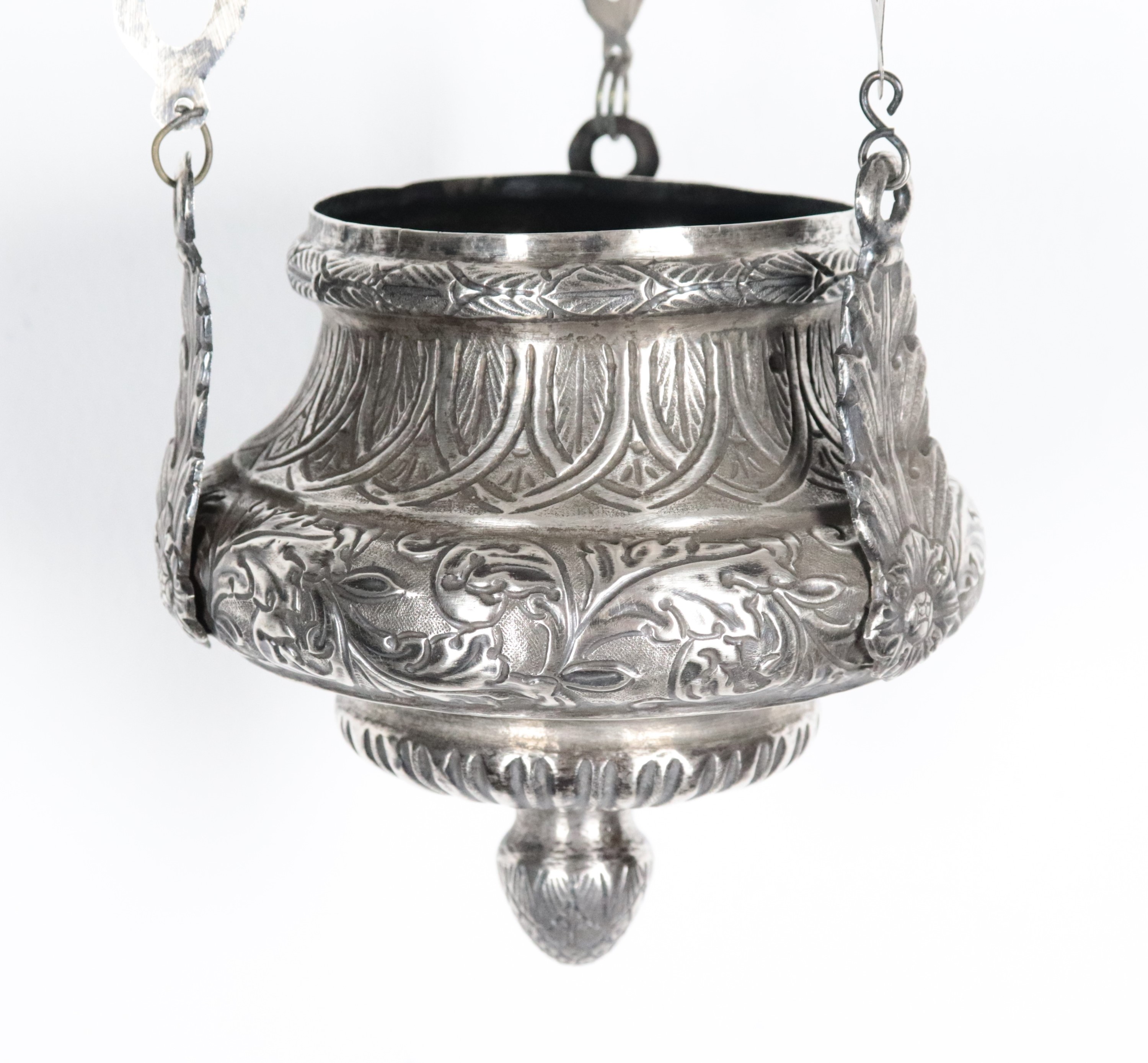Antica lucerna napoletana da soffitto in argento cesellato e sbalzato, gr. 300
