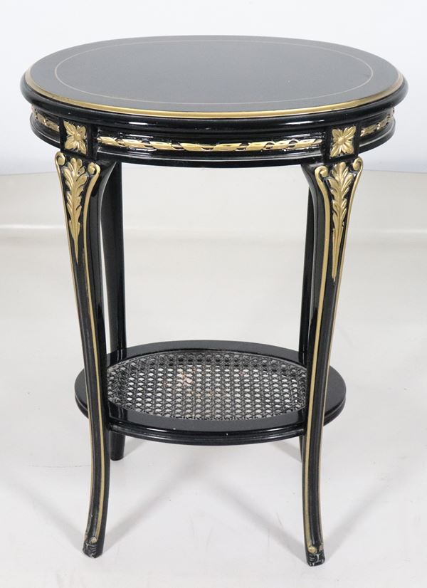 Gueridon da centro di linea Luigi XVI in legno laccato nero con fregi in bronzo dorato e cesellato